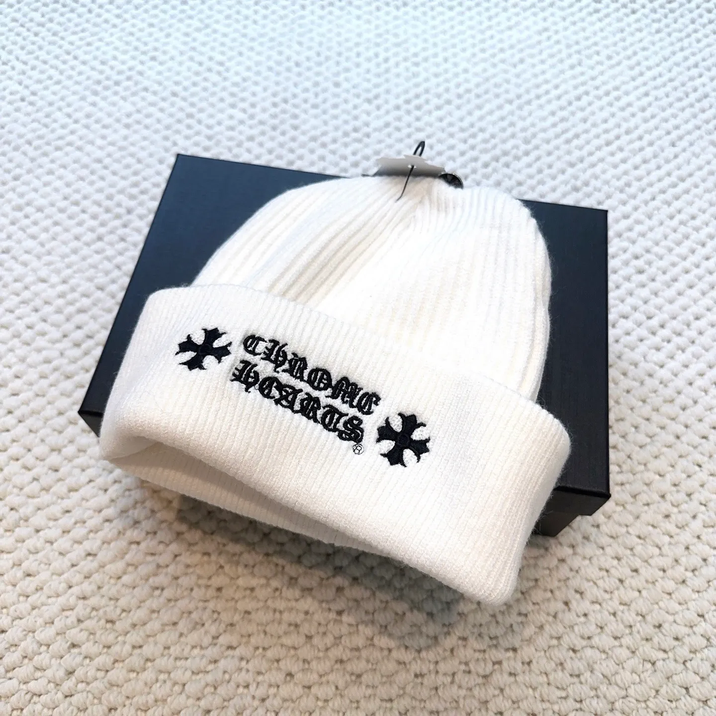P50 🤍Chrome hearts new autumn and winter cross embroidered letter knitted hat🧶 One of the must-have hats in autumn and winter~ It really looks good on whoever wears it~, it is also a perfect match in black and white and gray in autumn~